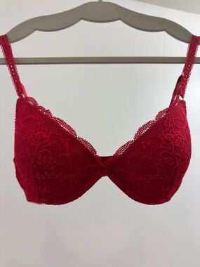 Cassandra Lace Underwire Bra in Vibrant Red